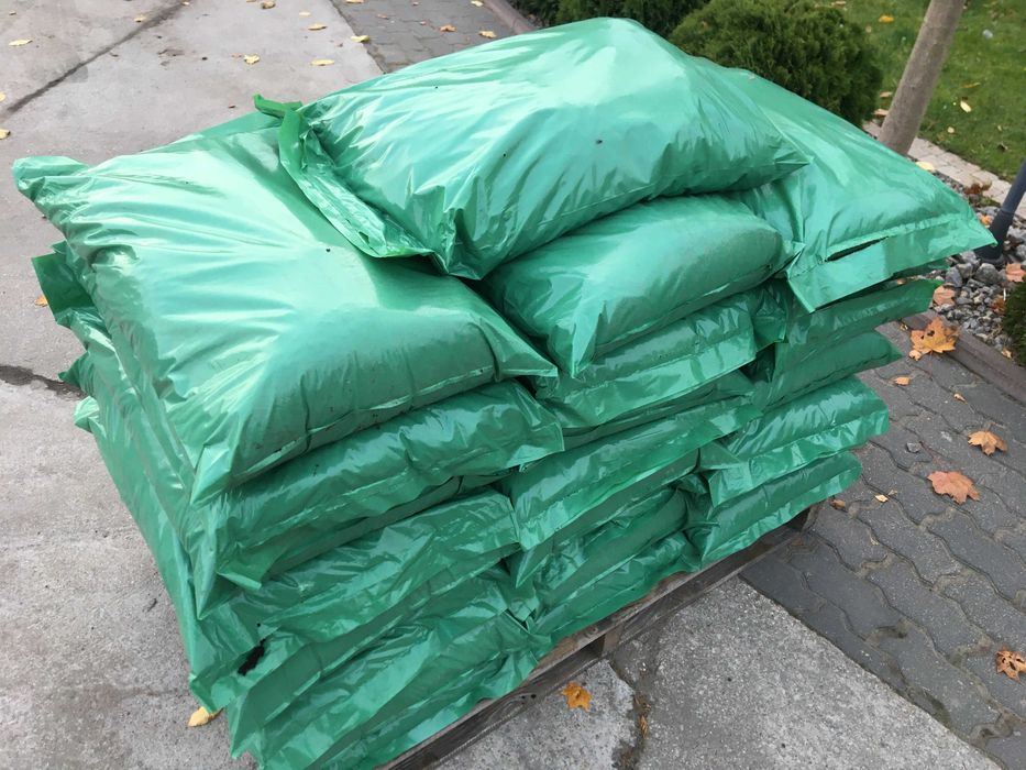 Kompost ogrodniczy organiczny nawóz ekologiczny 1000L ziemia ogrodowa