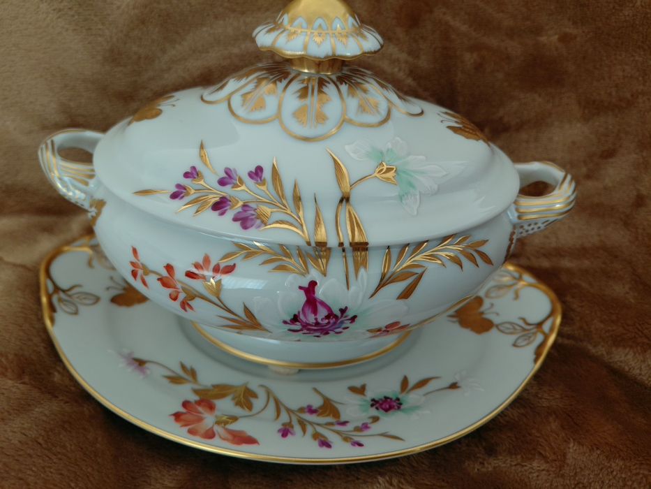 Vista Alegre Terrina Pequena com prato apresentador