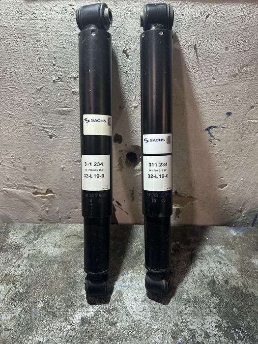 Амортизатори передні Атего