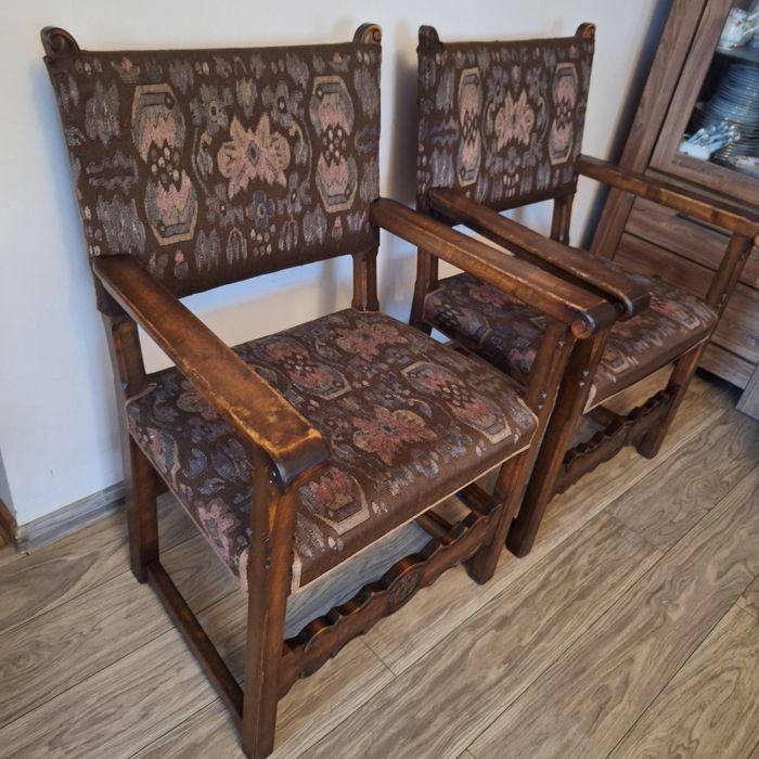 Dwa krzesła fotelowe drewniane dębowe z oparciami