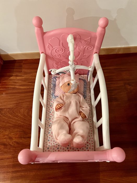 Berço com boneca