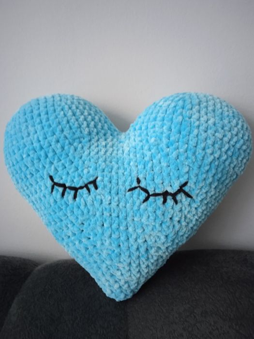 Poduszka serduszko na szydełku