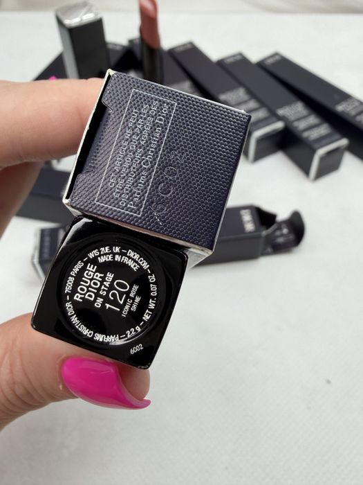 Помада для губ Dior зволожуюча нюдова 120