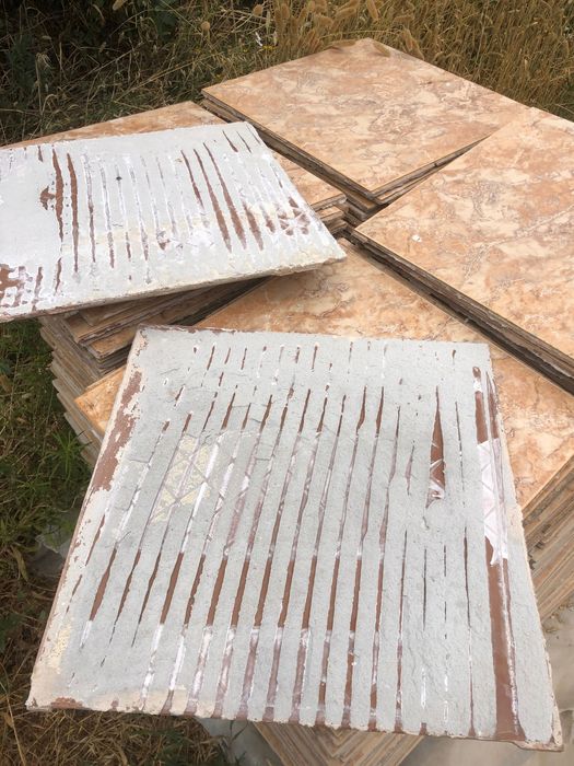 Tijoleira usada 35x35cm (280 peças)