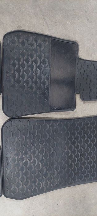 Conjunto 4 Tapetes borracha original BMW + Tapete pvc para mala BMW 320D E90