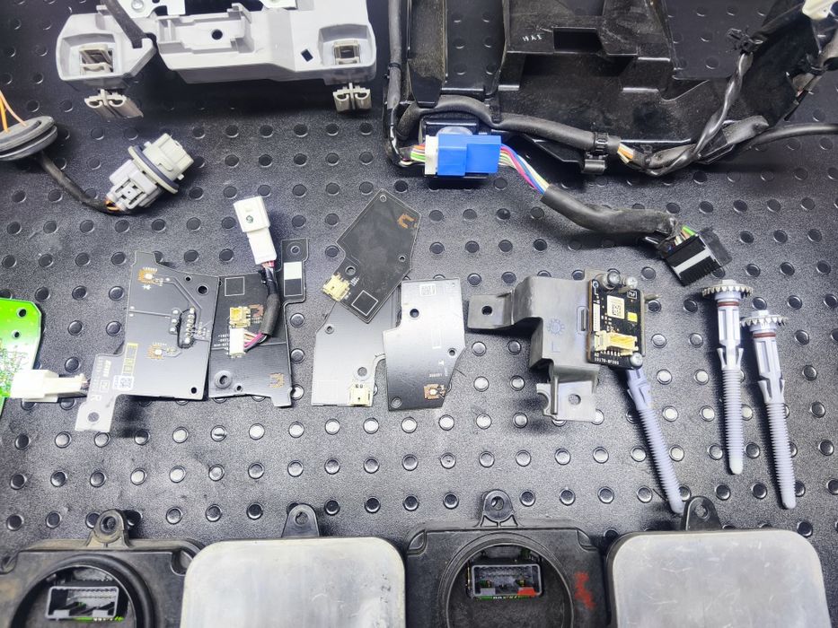 Деталі фари Lexus ux200