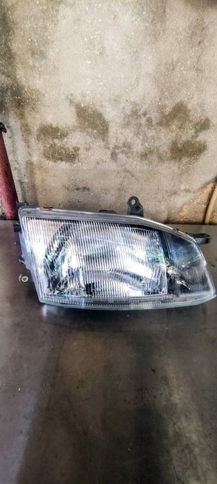 Farol frente direito Toyota Hiace