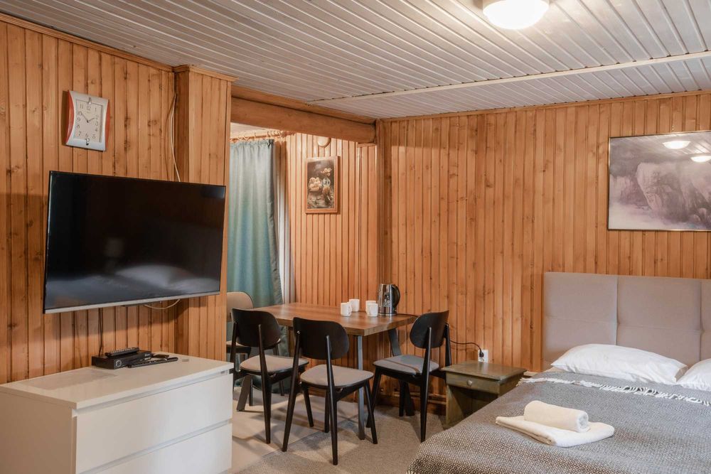 Оренда котеджу з лазнею 6-8 осіб біля лісу Буковель