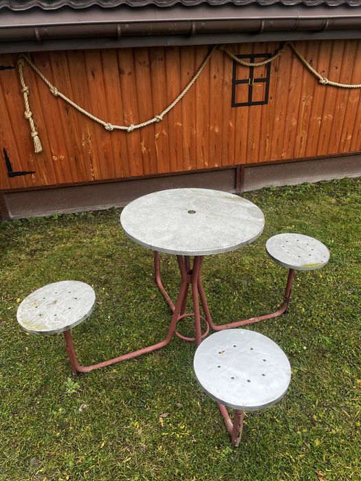 Stolik PRL z 4 siedziskami