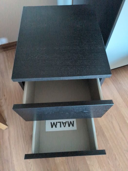 Mesa de cabeceira MALM
