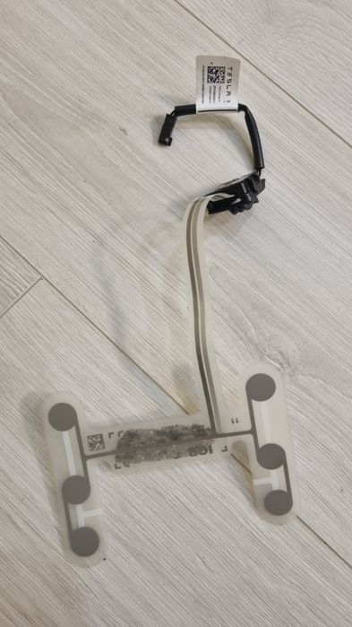 Водійське сидіння model 3, model y