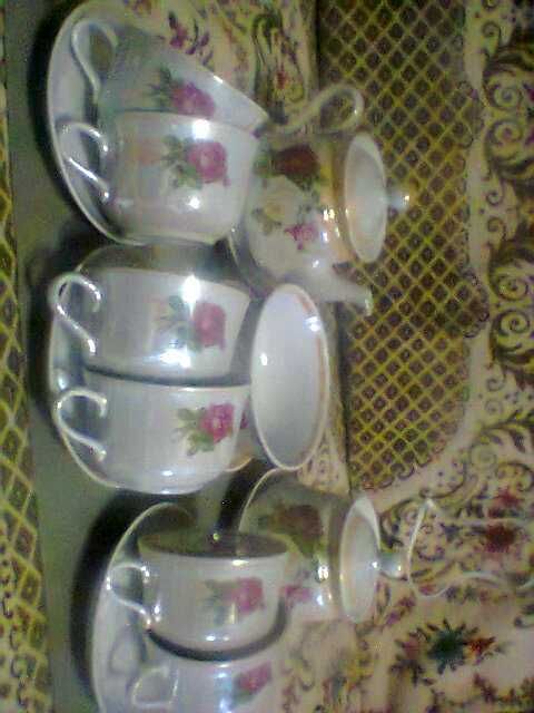 продам сервиз фарфоровый.