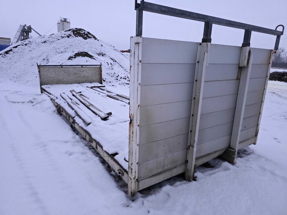 Podłoga na naczepe do słomy