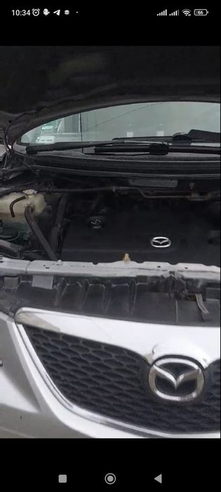 Мазда MPV автомобіль