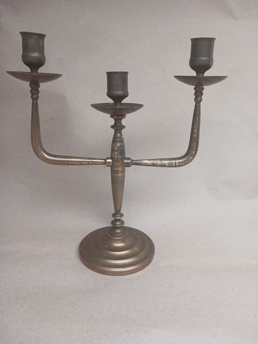 Старинный подсвечник