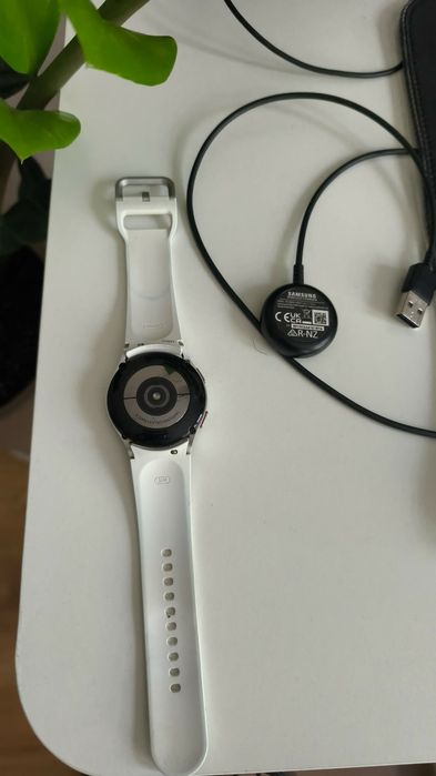 SAMSUNG Galaxy Watch 4