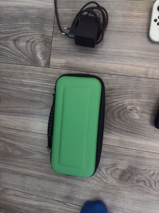 Nintendo Switch Oled + Etui