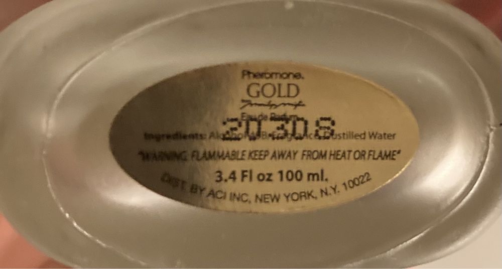 Perfum pheromone