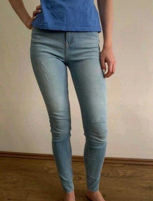 Jeansy rurki Bershka z wysokim stanem