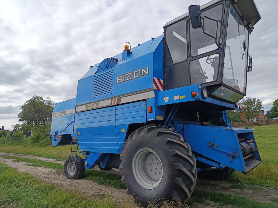 Kombajn zbożowy Bizon Rekord Z058. Niebieski ** Duża chlodnica **