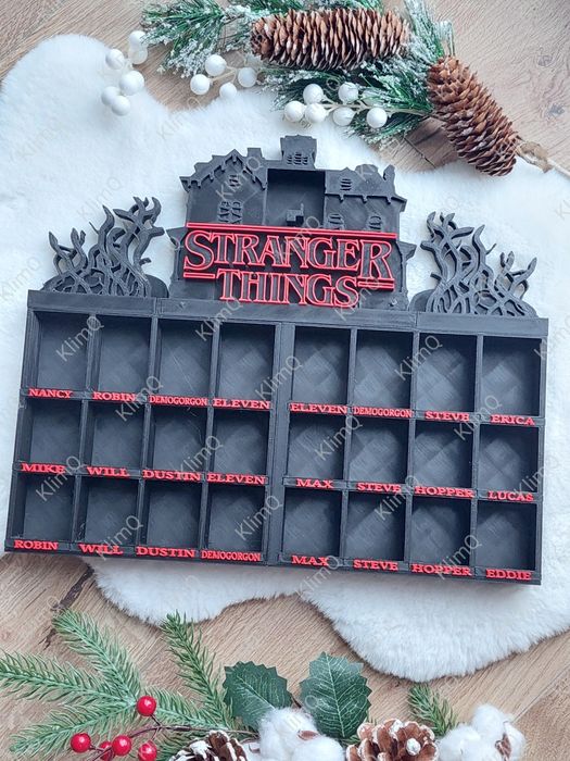 14/26 * Stojak półeczka na kolekcję Stranger Things Kinder Joy