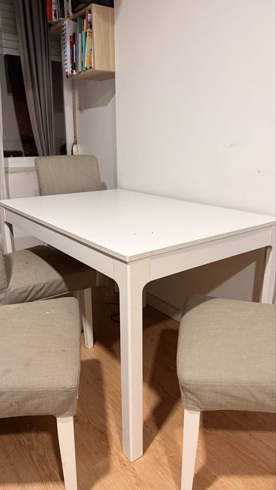 Mesa extensível / 4 cadeiras - Branca