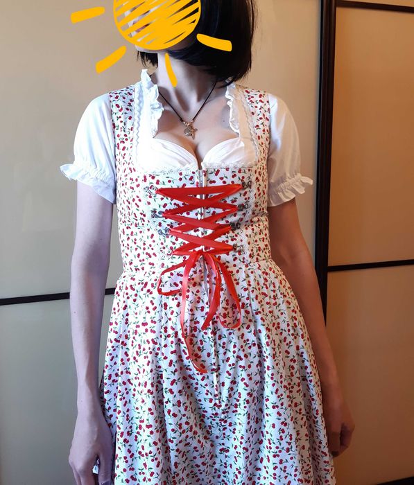 Баварское платье дирндль в вишни, фотосессия, корсет, октоберфест