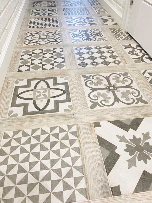 Штукатурка, шкаклівка, шпалери, плитка, ламинат.