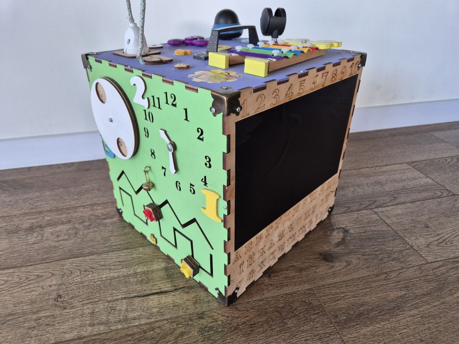 Бізі куб бізіборд