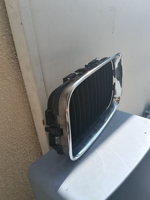 Grelha BMW  E36 primeira fase