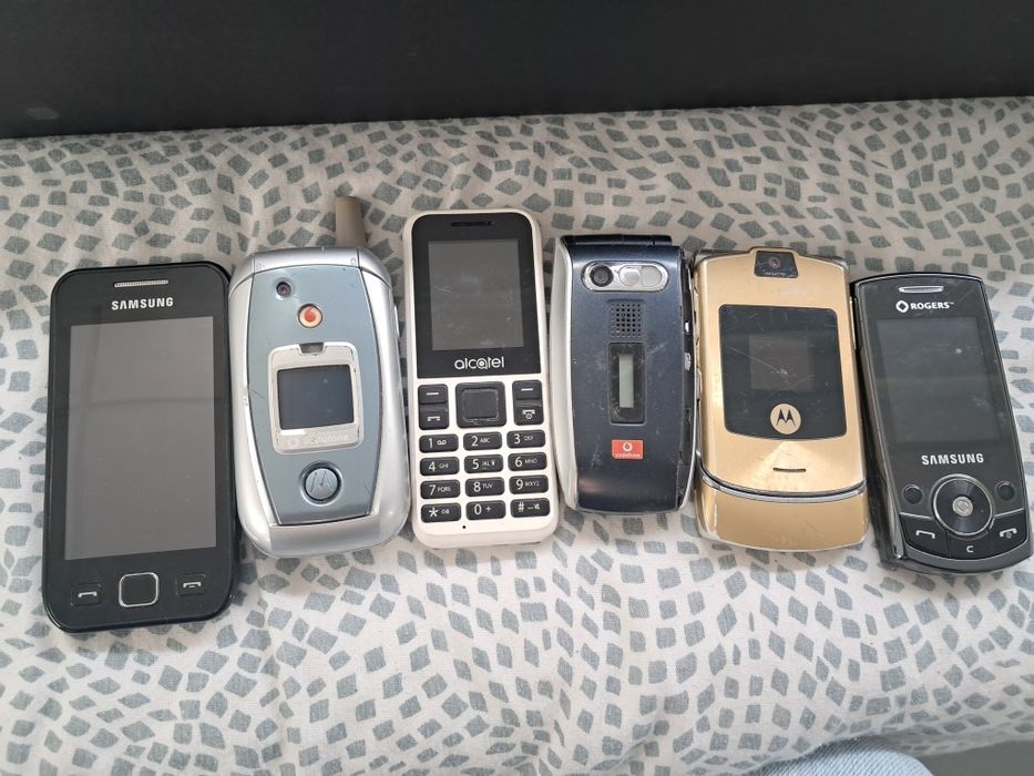 Vários telemóveis