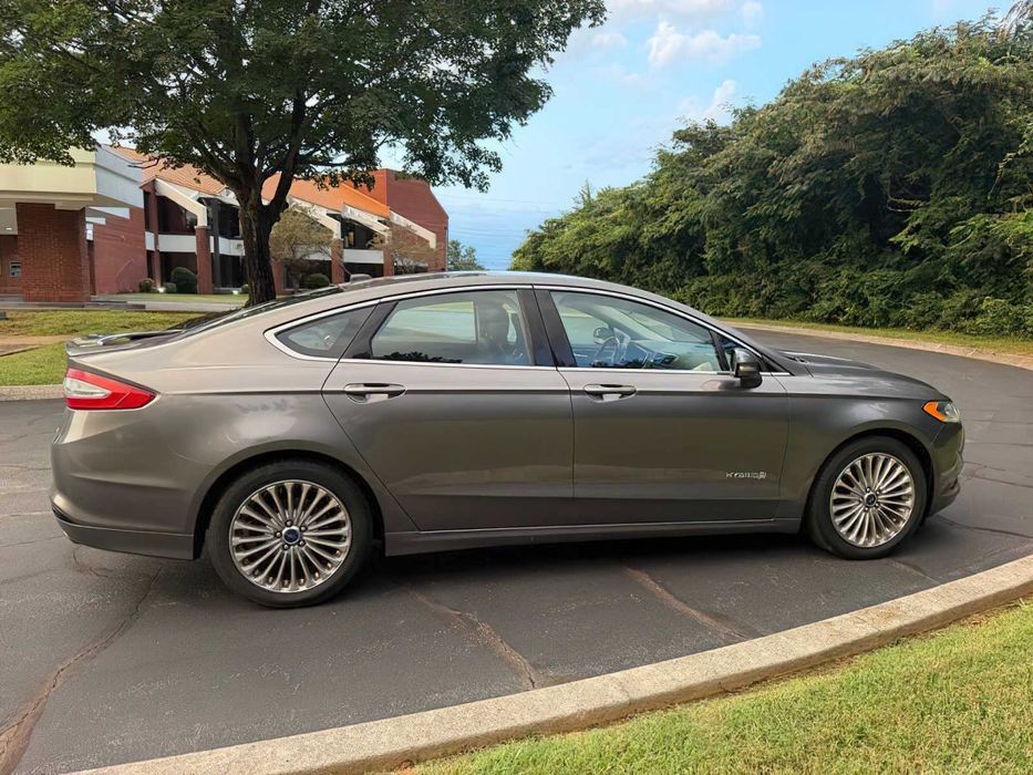 Ford Fusion Titanium      2014