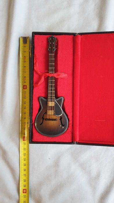 Guitarra Elétrica Em Miniatura