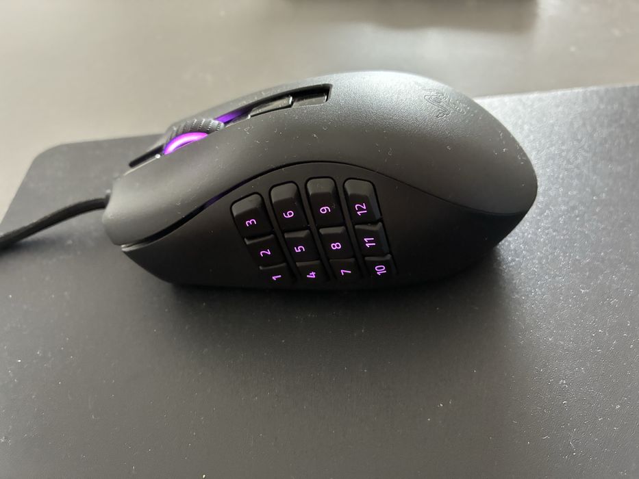 Rato Gaming Razer Naga X com Fio — Funcional (falta 1 patin)