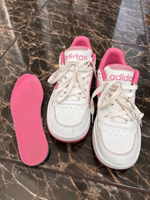 Кросівка adidas для дівчинки