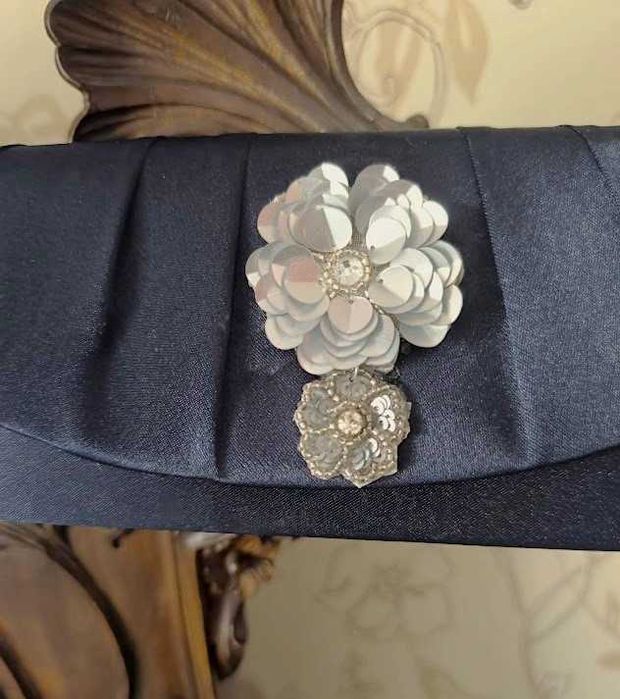 Bolsa Clutch de mão, elegante e feminina e intemporal