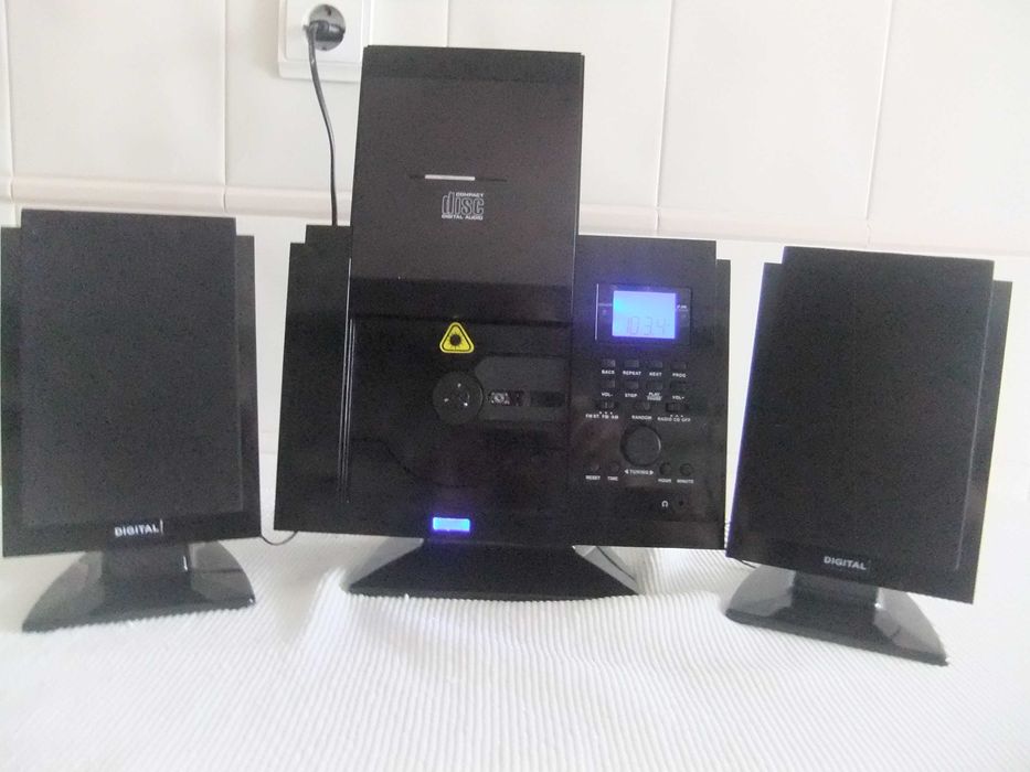 Radio Alarm Clock - CD Player (Stereo) - Model 66264283952859905122