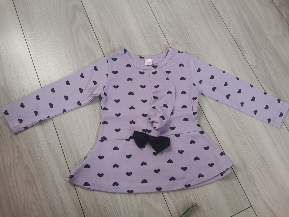 Sukienka fioletowa z czarnymi serduszkami 100 98