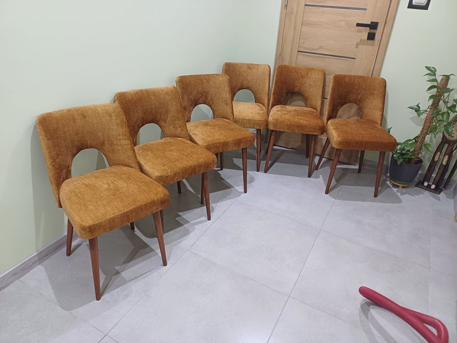 Krzesła PRL muszelka po renowacji