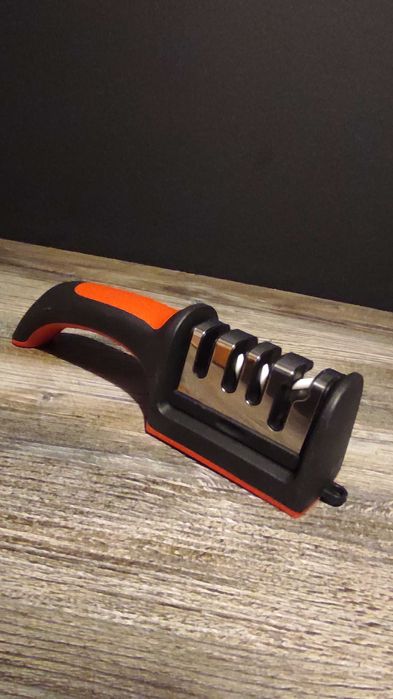 Посилка для ножів та ножець