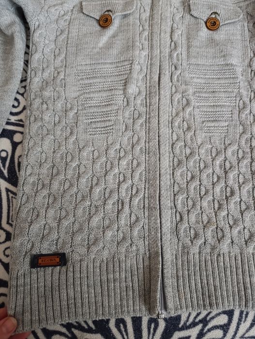 Гарні теплі светри для підлітків