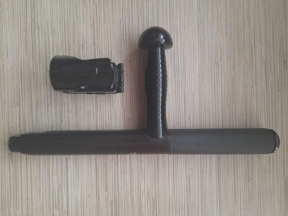 Pałka policyjna baton.