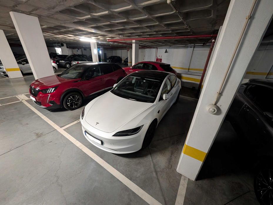 Parqueamento de 17 m2 | Restelo