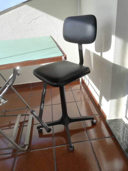 Estirador antigo estrutura em ferro e mesa em madeira