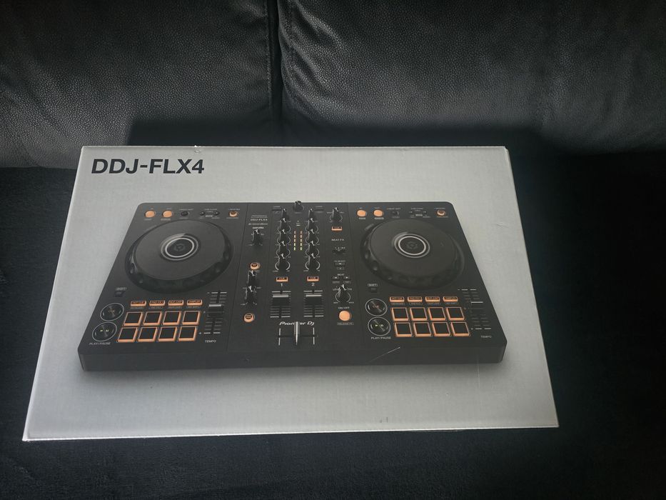 Vendo mesa DDJ- FLX4 com garantia