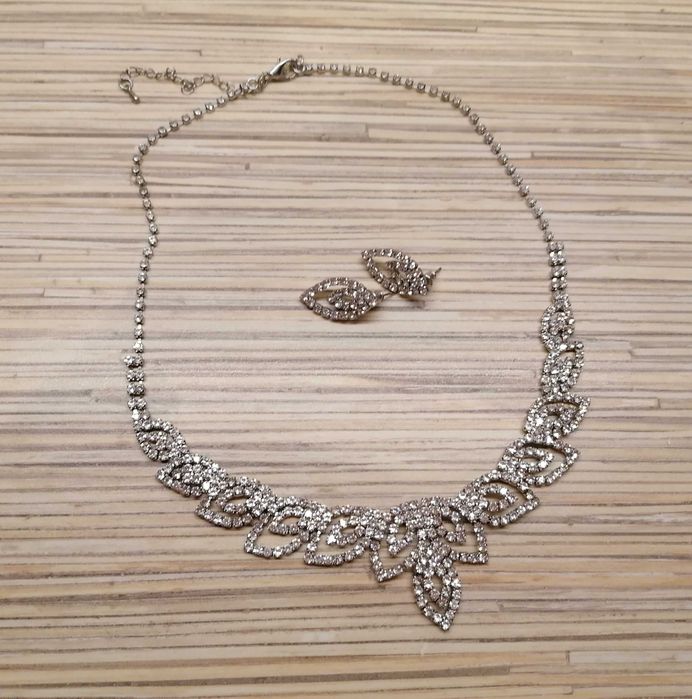 Komplet biżuterii, zestaw kolczyki i naszyjnik