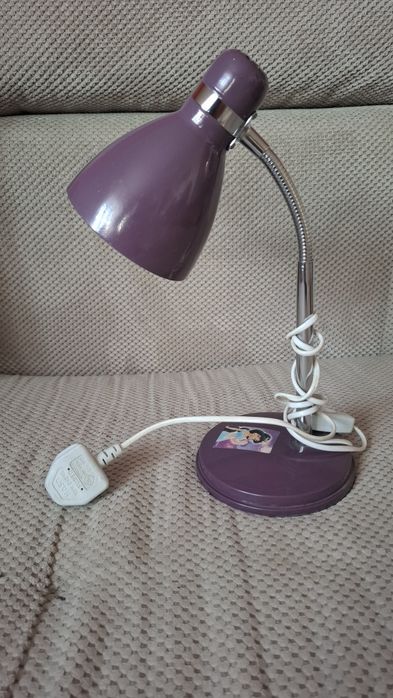 Lampka biurkowa fioletowa