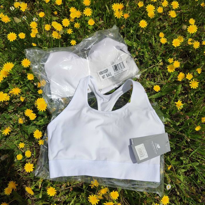 New Balance Top Desportivo Branco WB4104 Corrida Fitness Suporte Médio