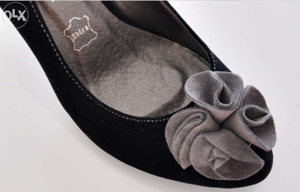 Nowe czółenka z kwiatkiem, elegancka szpilka R. 38