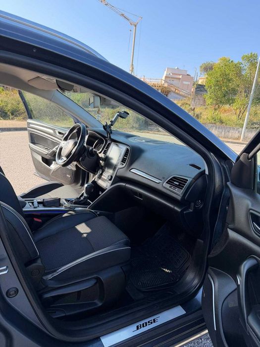 Renault Megane-Sport-Tourer 1.5 BOSE EDITION — photo 3